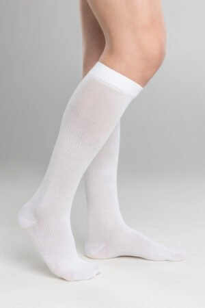 Medicīniskās kompresijas pusgarās zeķes Cotton Comfort (modelis AD 204)